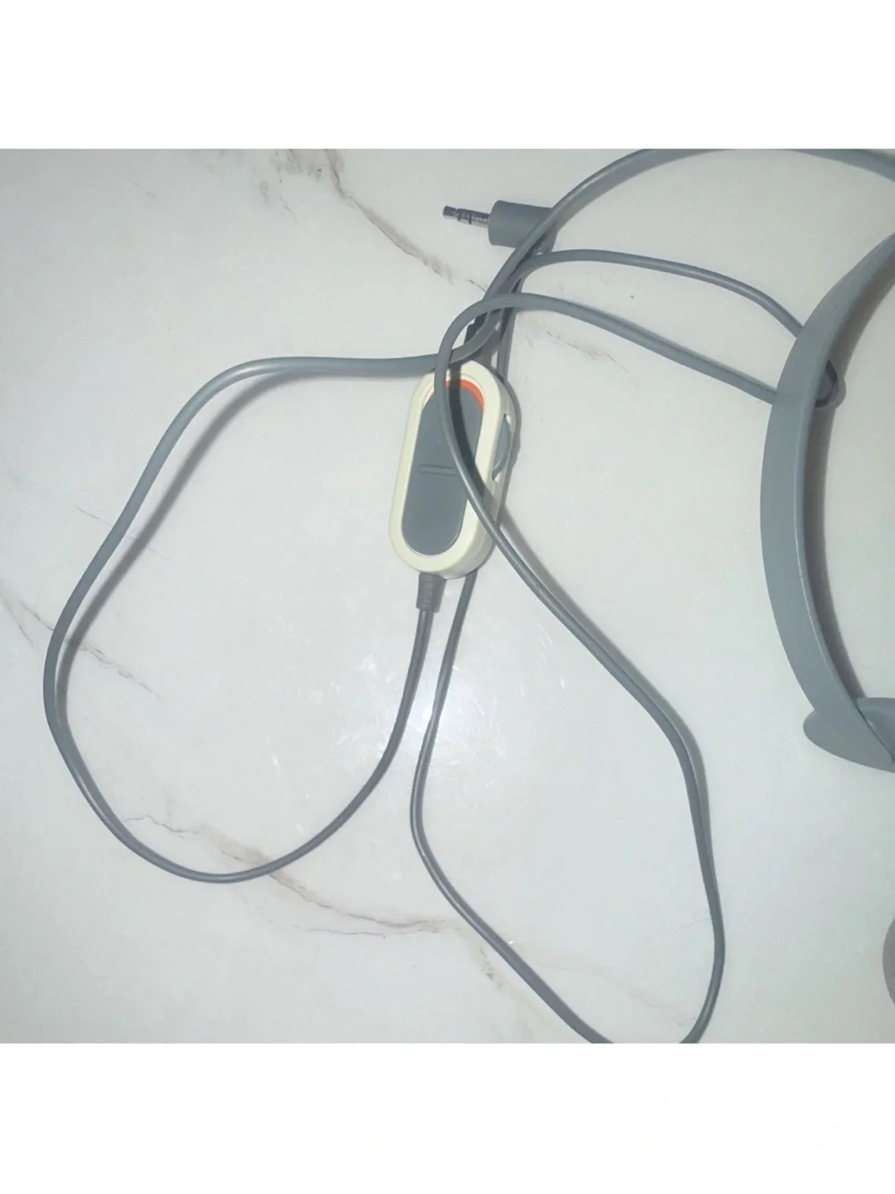 Xbox 360 Wired Mono Headset with Foam Mic Cover in Light Gray and White